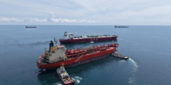 Kapal Kargo Pertamina Pengangkut Energi.