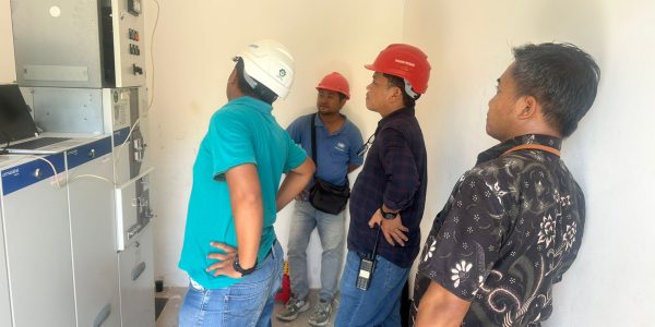 Pengecekan Panel dan Sistem Kelistrikan Memastikan Kesiapan Operasional Pemompaan Air.