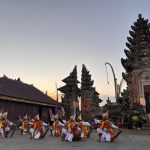 Pementasan Tarian Sakral Baris saat Prosesi Bakti Patetami rangkaian Ngusaba Kadasa Pura Ulun Danu Batur, Kamis (16/4).