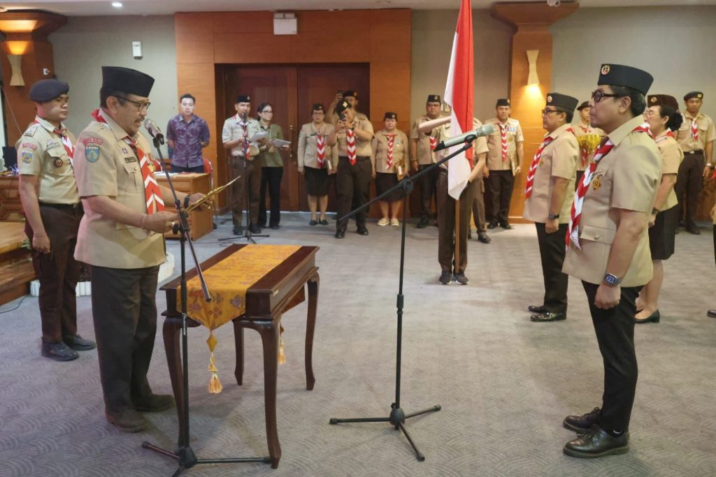 Wakil Wali Kota Denpasar, I Kadek Agus Arya Wibawa dilantik kembali sebagai Ketua Kwarcab Gerakan Pramuka Kota Denpasar masa bakti 2025–2030 di Graha Sewaka Dharma, Jumat (17/4).