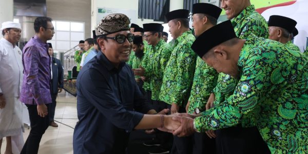 Wakil Wali Kota Denpasar, I Kadek Agus Arya Wibawa, saat menghadiri Halal Bihalal Silaturahmi Kebangsaan bersama Dewan Masjid Indonesia (DMI) Kota Denpasar di Musholla Baitul Mu’minin Panjer, Sabtu (18/4).