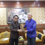 Wakil Wali Kota Denpasar, I Kadek Agus Arya Wibawa, menerima kunjungan Konjen Tiongkok Zhang Zhisheng di Kantor Wali Kota Denpasar.
