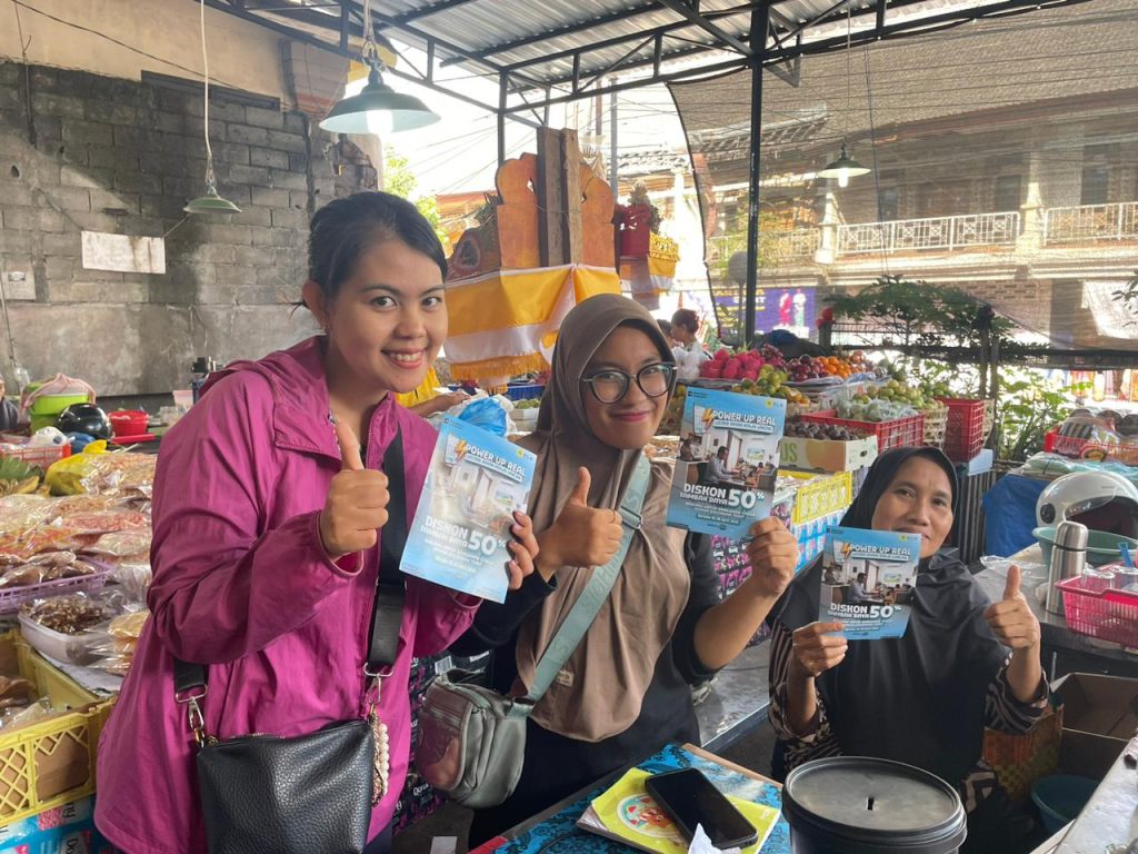 Pelaku UMKM saat diberi Sosialisasi Diskon Tambah Daya 50 Persen.