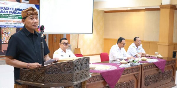 Sekda Kota Denpasar I Gusti Ngurah Eddy Mulya membuka Pertemuan Advokasi Kelembagaan Desa Pangan Aman di Gedung Santi Graha, Denpasar, Rabu (22/4).