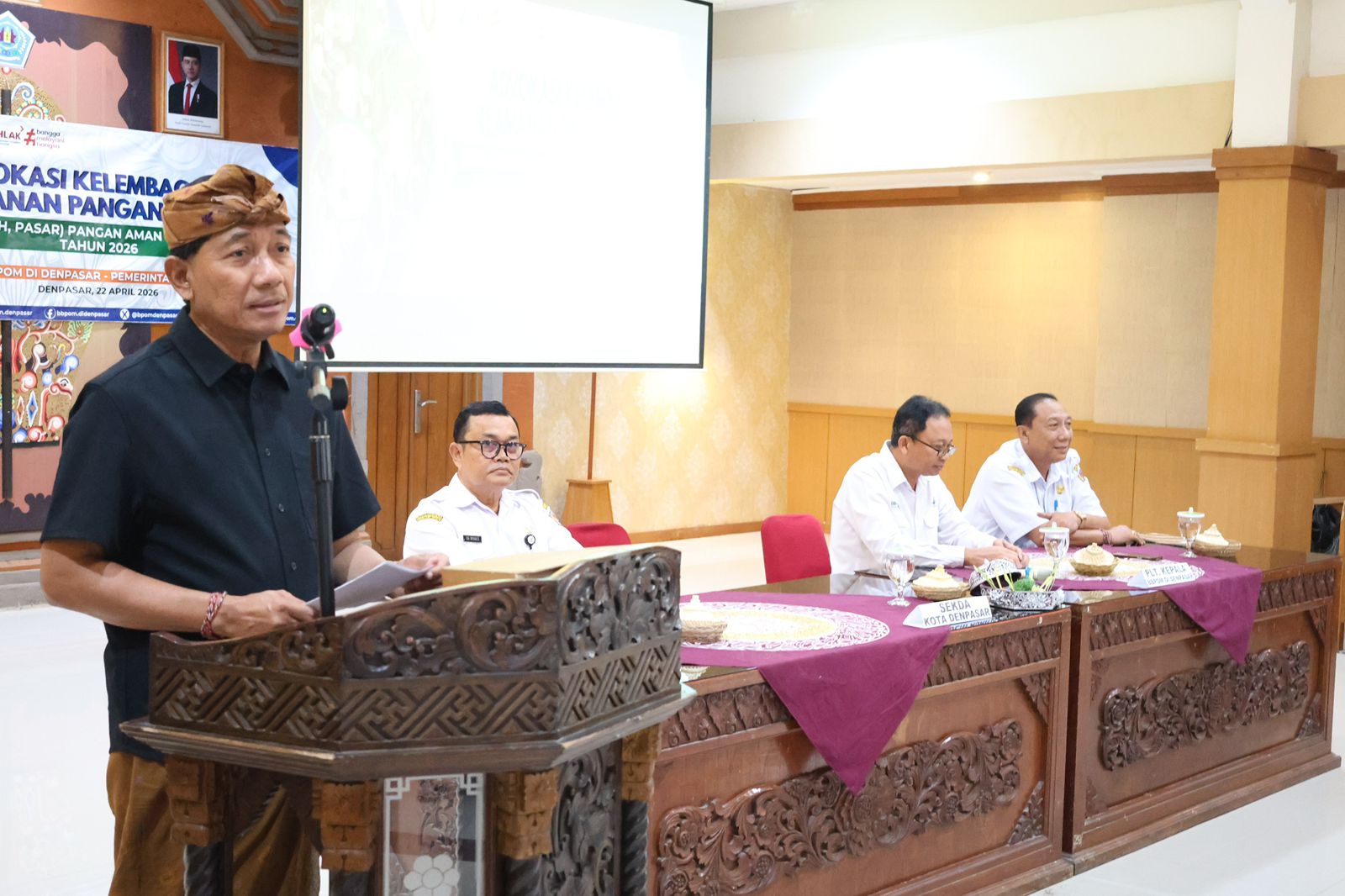 Sekda Kota Denpasar I Gusti Ngurah Eddy Mulya membuka Pertemuan Advokasi Kelembagaan Desa Pangan Aman di Gedung Santi Graha, Denpasar, Rabu (22/4).