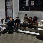 Satpol PP Denpasar menertibkan 20 gepeng di sejumlah traffic light saat razia malam, Kamis (23/4).