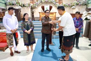 Wakil Wali Kota Denpasar, I Kadek Agus Arya Wibawa menghadiri peringatan sekaligus Ibadah Paskah Majelis Permusyawaratan Umat Kristen (MPUK) Kota Denpasar yang diselenggarakan di GPIB Maranatha, Denpasar, Jumat (24/4).
