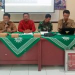 Kepala Badan Kesatuan Bangsa dan Politik Kota Denpasar, A.A. Ngurah Gede Darma Putra Atmadja saat memimpin Tim P4GN dan PN dalam sosialisasi mengenai bahaya Narkoba ke lingkungan Sekolah Menengah Pertama (SMP) yang ada di Denpasar, Senin (27/4).