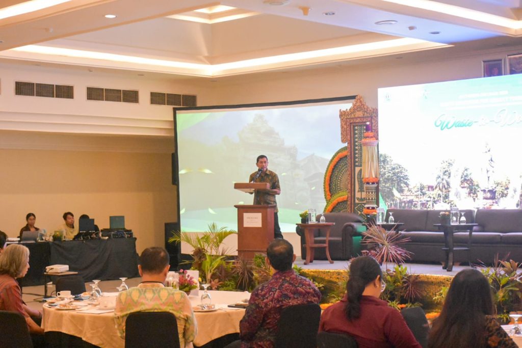Sekda Kota Denpasar, I Gusti Ngurah Eddy Mulya mewakili Walikota Denpasar saat membuka Gathering Destinasi Pariwisata Kota Denpasar di Grand Mercure Sanur, Selasa (28/4).