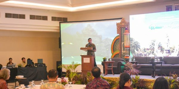 Sekda Kota Denpasar, I Gusti Ngurah Eddy Mulya mewakili Walikota Denpasar saat membuka Gathering Destinasi Pariwisata Kota Denpasar di Grand Mercure Sanur, Selasa (28/4).
