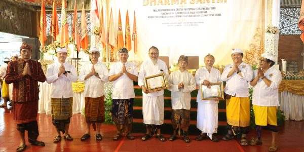 Wali Kota Denpasar, I Gusti Ngurah Jaya Negara menghadiri Dharma Santhi Penyepian Isaka Warsa 1948 yang digelar Perkumpulan Dharmopadesa Pusat Nusantara (PDPN) di Restoran Canang Sari Sanur, Minggu (3/5).