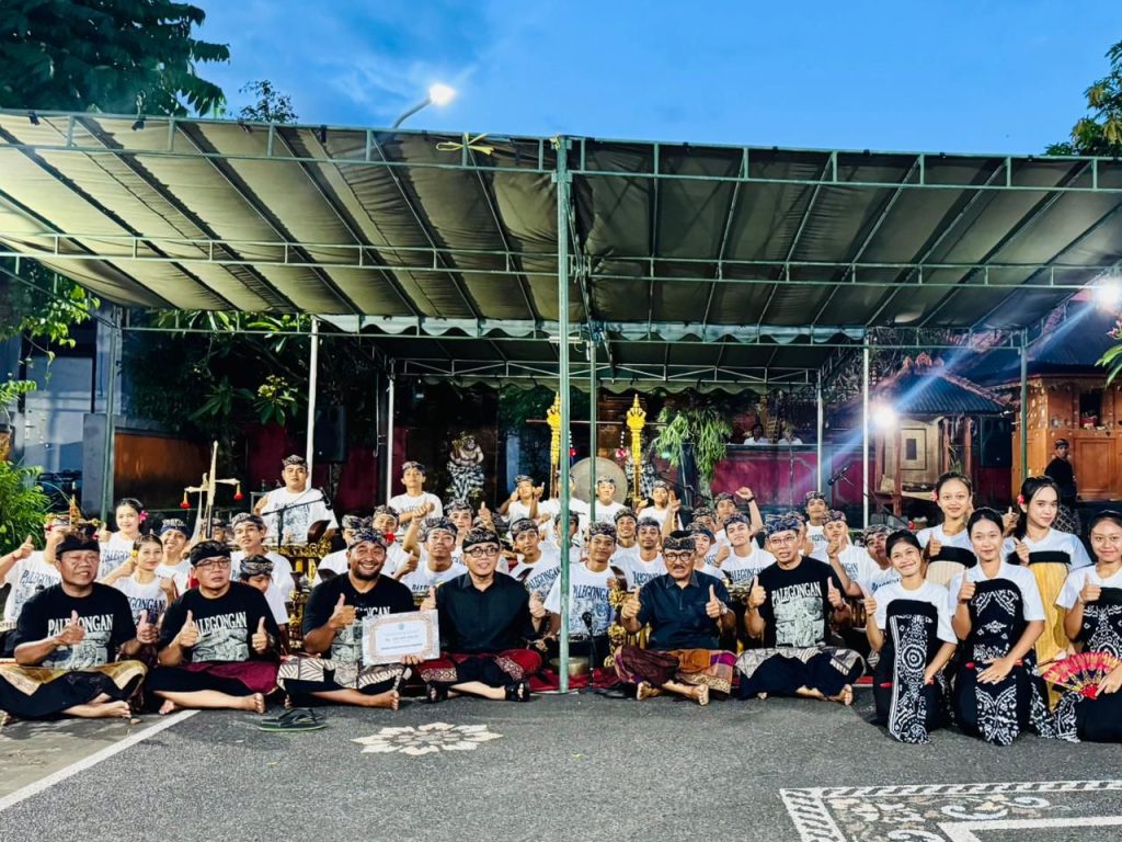 Kehadiran Walikota Denpasar, I Gusti Ngurah Jaya Negara dalam pembinaan Sekaa Palegongan Klasik Waja Swara Banjar Wangaya Kaja, Desa Dauh Puri Kaja, Kecamatan Denpasar Utara, Sabtu (2/5).