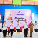 Pelaksanaan Aksi Sosial “Membina dan Berbagi” yang digelar Tim Pembina Posyandu Provinsi Bali di dua lokasi di Kota Denpasar, yang dipimpin Ketua Tim Pembina Posyandu Provinsi Bali, Ny. Putri Suastini Koster didampingi Sekretaris I TP Posyandu Kota Denpasar, Ny. Ayu Kristi Arya Wibawa, Senin (4/5).