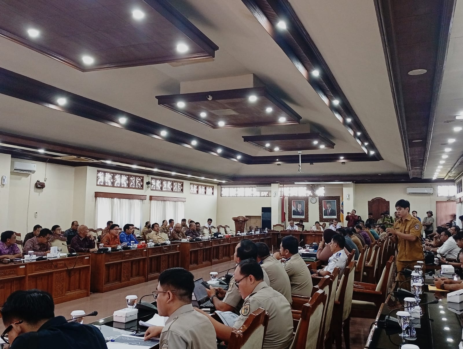 Rapat Pansus TRAP dengan perwakilan BTID, BPN Jembrana dan Karangasem, Senin (4/5).