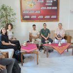 ITB STIKOM Bali bersama mahasiswa Prancis saat Study Lapangan di Desa Punggul, Badung.