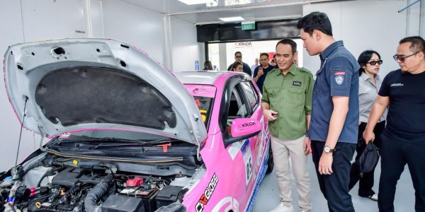 Mobil Balap dalam Kartini Race Mandalika.