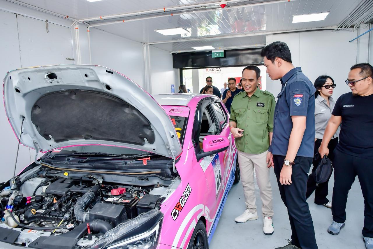 Mobil Balap dalam Kartini Race Mandalika.