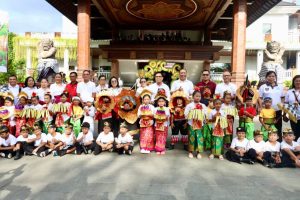 Wakil Wali Kota Denpasar, I Kadek Agus Arya Wibawa membuka Denpasar Education Festival (DEF) 2026 bertema “Edu-Green” di Lapangan Taman Kota Lumintang, Rabu (6/5).