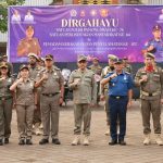 Wali Kota Denpasar, I Gusti Ngurah Jaya Negara memimpin apel peringatan Hari Ulang Tahun (HUT) ke-76 Satuan Polisi Pamong Praja (Satpol PP), HUT ke-64 Satuan Perlindungan Masyarakat (Satlinmas) dan HUT ke-107 Pemadam Kebakaran dan Penyelamatan di Halaman Parkir Gor Ngurah Rai Denpasar, Rabu (6/4).