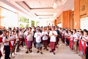 Mendikdasmen Abdul Mu’ti yang didampingi Wali Kota Denpasar, IGN Jaya Negara saat menghadiri puncak acara DEF di Gedung Dharma Negara Alaya Kota Denpasar, Kamis (7/5).