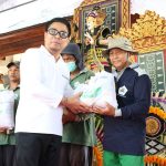 Wakil Wali Kota Denpasar, I Kadek Agus Arya Wibawa saat membuka Bulan Bhakti Gotong Royong Masyarakat (BBGRM) Kota Denpasar Tahun 2026 ditandai dengan pemukulan Gong dan simbolis penanaman pohon yang dilaksanakan di Pantai Sidakarya, Denpaaar Selatan, pada Sabtu (9/5).