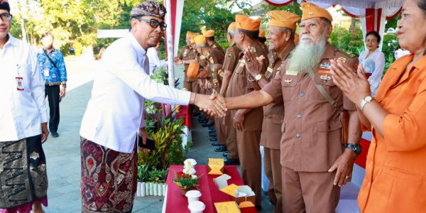Wakil Wali Kota Denpasar, I Kadek Agus Arya Wibawa saat menghadiri dan memimpin Apel Peringatan ke-118 Hari Kebangkitan Nasional (Harkitnas) Tahun 2026 di Lapangan Lumintang Denpasar pada Rabu (20/5).