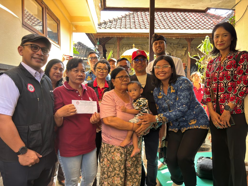 Penyaluran Bantuan Nutrisi GENTING (Gerakan Orangtua Asuh Cegah Stunting) dari Ikatan Dokter Indonesia Cabang Denpasar didampingi BKKBN Perwakilan Provinsi Bali.