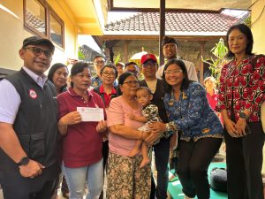 Penyaluran Bantuan Nutrisi GENTING (Gerakan Orangtua Asuh Cegah Stunting) dari Ikatan Dokter Indonesia Cabang Denpasar didampingi BKKBN Perwakilan Provinsi Bali.