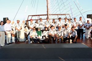 Walikota Denpasar, I Gusti Ngurah Jaya Negara selaku Wakil Ketua Bidang Perkotaan dan Budaya APEKSI bersama Wakil Walikota Denpasar, I Kadek Agus Arya Wibawa foto bersama perwakilan kota anggota Komisariat IV APEKSI, di kawasan Pelabuhan Benoa, Denpasar, Kamis (21/5).