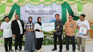 Penyerahan Bantuan secara Simbolis dari Pegadaian kepada Kelompok Perempuan berupa sarana Pendukung di Sumbawa.
