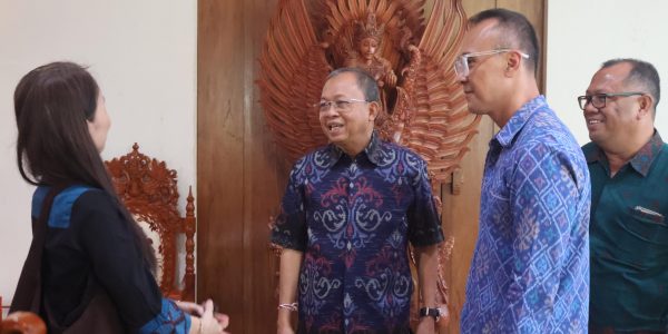 Gubernur Bali Wayan Koster Terima BaliCEB di Jayasabha, Denpasar, Rabu (27/5).