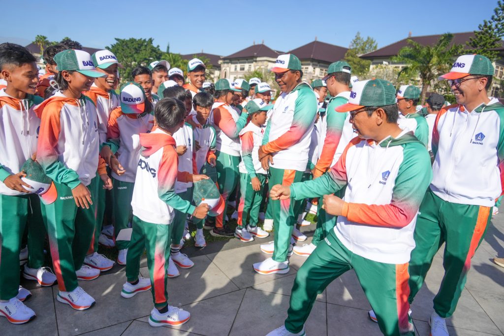 Pelepasan Atlet PORJAR Bali 2026 oleh Bupati I Wayan Adi Arnawa, Jumat (29/5/2026).