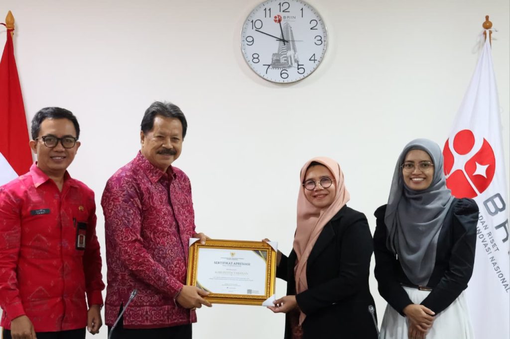 Wakil Bupati Tabanan, I Made Dirga (dua dari kanan) melakukan koordinasi dan konsultasi ke Badan Riset dan Inovasi Nasional terkait inovasi pengelolaan sampah di Gedung BJ Habibie BRIN, Jakarta, Selasa, (23/6).
