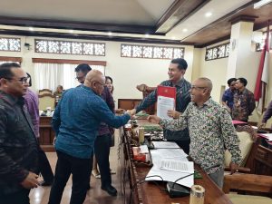 Rapat Pansus TRAP DPRD Bali dengan Agenda Rekomendasi Pansus terhadap Villa Ilegal di Pejarakan, Buleleng, Selasa (2/6).