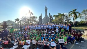 Smoke-Free Fun Walk dan senam sehat di Monumen Bajra Sandhi, Renon, Minggu (7/6/2026).