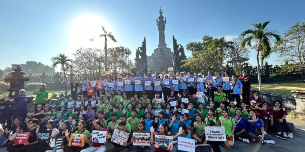 Smoke-Free Fun Walk dan senam sehat di Monumen Bajra Sandhi, Renon, Minggu (7/6/2026).