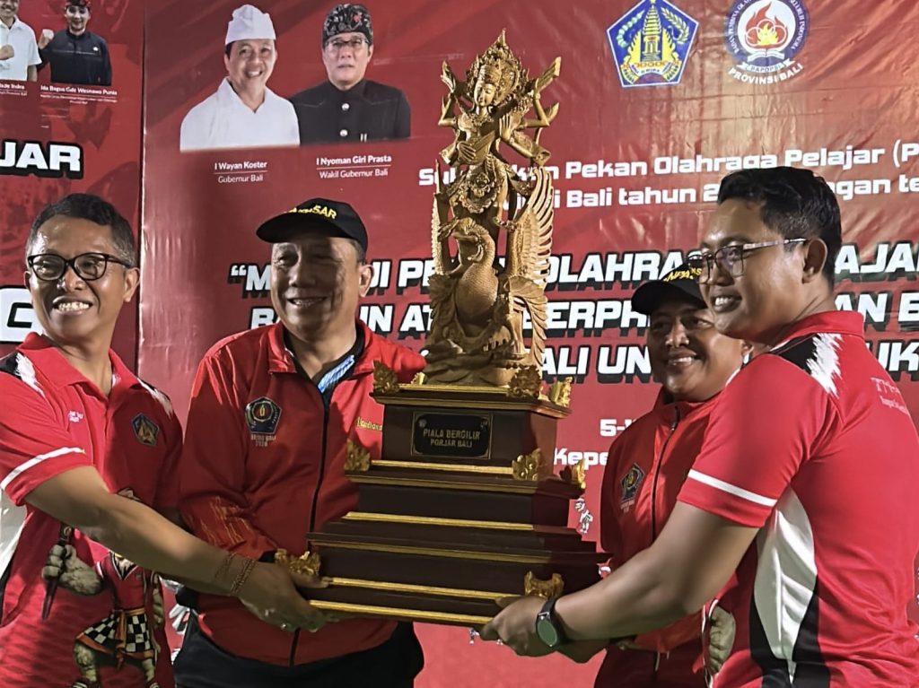 Kota Denpasar sukses mempertahankan gelar Juara Umum Porjar Bali 2026 dengan raihan 345 emas, 264 perak, dan 197 perunggu.