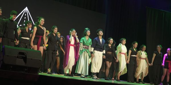 Teater Kini Berseri (Tekiber) menampilkan operet Princess Panda: The Art of Light and Shadow dalam D’Youth Fest 6.0 di Denpasar, Minggu (14/26).