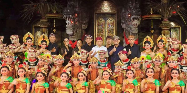Gubernur Bali, Wayan Koster, Wali Kota Denpasar, I Gusti Ngurah Jaya Negara, Wakil Wali Kota Denpasar, I Kadek Agus Arya Wibawa, Anggota DPRD Provinsi Bali I Gusti Ngurah Gede Marhaendra Jaya, Ketua Komisi II DPRD Kota Denpasar I Wayan Sutama, Sekda Kota Denpasar I Gusti Ngurah Eddy Mulya, Ketua TP PKK Kota Denpasar Ny. Sagung Antari Jaya Negara dalam kesempatan menyaksikan penampilan Duta Gong Kebyar Anak-Anak Duta Kota Denpasar dalam ajang PKB XLVIII Tahun 2026 di Panggung Terbuka Ardha Candra, Taman Budaya Provinsi Bali, Senin (15/6).