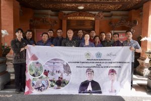 Wali Kota Denpasar, IGN Jaya Negara saat melepas secara resmi kontingen Kelompok Tani Nelayan Andalan (KTNA) Kota Denpasar yang akan berlaga mewakili Provinsi Bali di Pekan Nasional (Penas) XVII Tahun 2026 di Kantor Walikota Denpasar, Jumat (19/6).