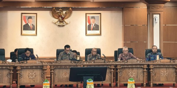 Rapat Paripurna DPRD Provinsi Bali, Jumat (19/6).