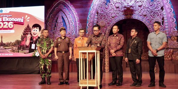Wakil Wali Kota Denpasar, I Kadek Agus Arya Wibawa menandatangani Komitmen Bersama pelaksanaan Sensus Ekonomi 2026 (SE2026) bersama BPS Kota Denpasar di Gedung DNA, Denpasar, Selasa (23/6), sebagai dukungan terhadap penyediaan data ekonomi yang akurat untuk pembangunan daerah.
