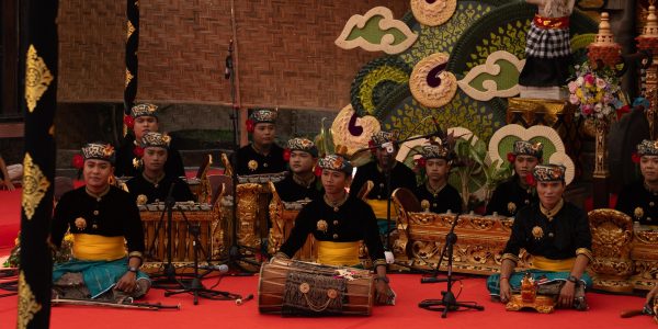 Sekaa Sanggar Seni Gargita Santhi dari Banjar Pacung, Desa Sangeh Duta Kabupaten Badung, di Ajang PKB Rekasadana Gamelan Inovatif, Senin (22/6)