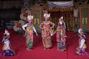Penampilan Arja Klasik Sanggar Titi Bah, Banjar Teguan, Desa Punggul, Kecamatan Abiansemal, Duta Kabupaten Badung.