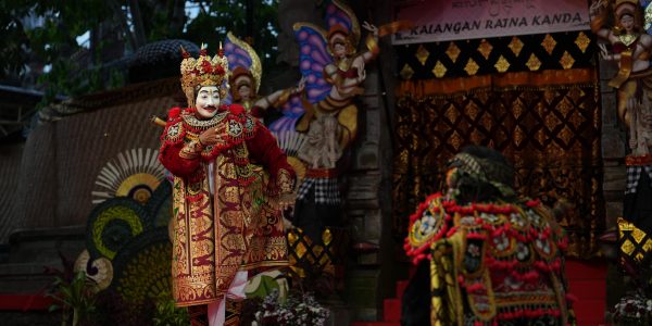Topeng Suluh Sanggar Seni Waduk, Banjar Umakepuh, Desa Buduk, Kecamatan Mengwi, Pentas di Kalangan Ratna Kanda, Jumat (26/6),