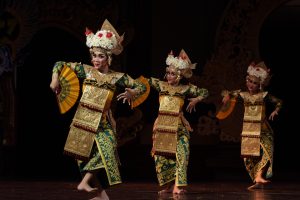 Tari Pelegongan Klasik Sanggar Seni Dharmawangsa, Banjar Sedang Kelod, Desa Sedang, Kecamatan Abiansemal Duta Kabupaten Badung dalam ajang parade Tari Pelegongan Klasik di PKB 2026.