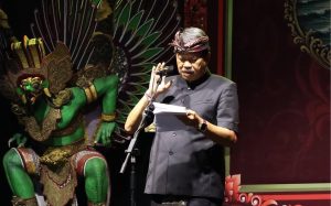 Wakil Bupati Tabanan I Made Dirga saat menutup Selamadeg Barat Festival 2026.
