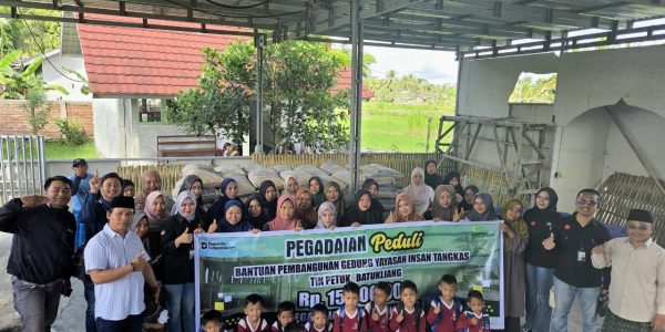 Penyerahan Bantuan Pegadaian Cabang Praya di Yayasan Insan Tangkas, Kecamatan Batukliang, Kabupaten Lombok Tengah.