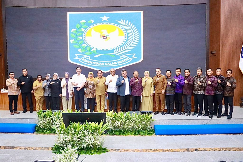Wakil Wali Kota Denpasar, I Kadek Agus Arya Wibawa saat menghadiri Rakor Digitalisasi Bansos yang di selenggarakan Kementrian Dalam Negeri RI di Sasana Bhakti Praja, Gedung C Kementerian Dalam Negeri, Jakarta Pusat, Selasa (30/6).
