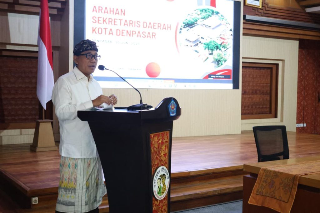 Sekda Denpasar, I Gusti Ngurah Eddy Mulya membuka Sosialisasi Pencegahan Maladministrasi di Gedung Sewaka Dharma, Denpasar, Selasa (30/6).